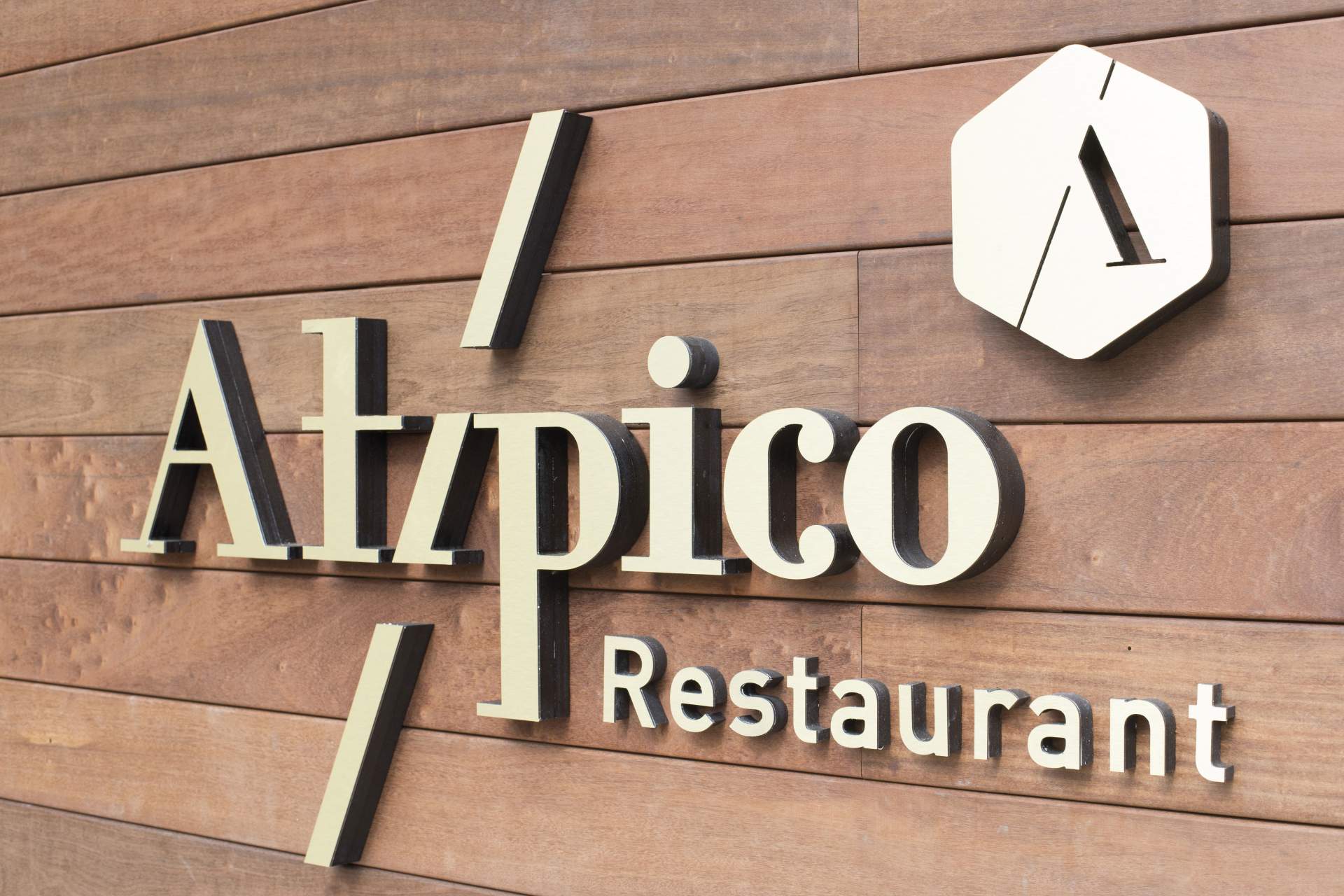 Création de marque pour le restaurant Atipico